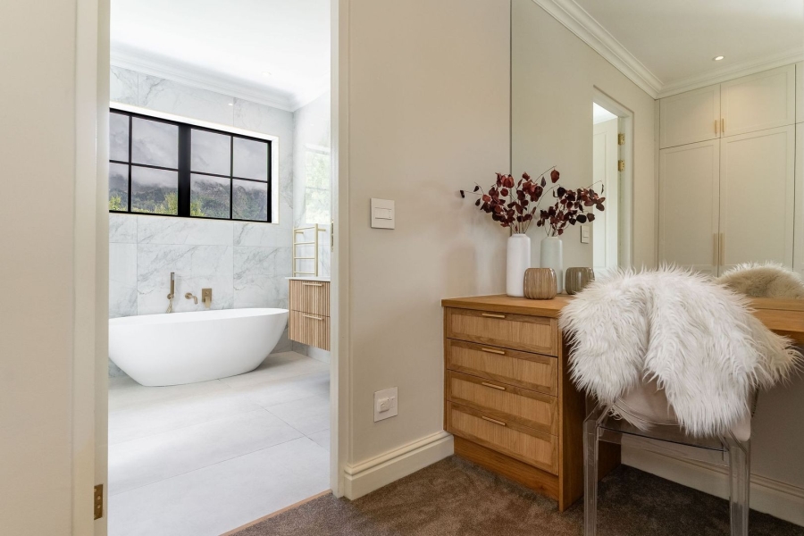 5 Bedroom Property for Sale in Constantia Western Cape